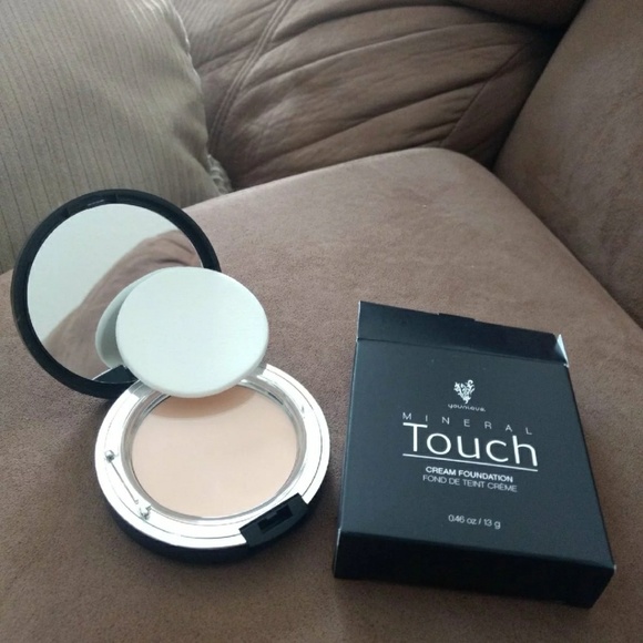 younique scarlet foundation